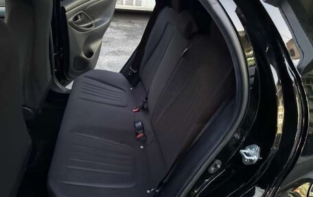 Toyota Yaris, 2021 год, 828 000 рублей, 15 фотография
