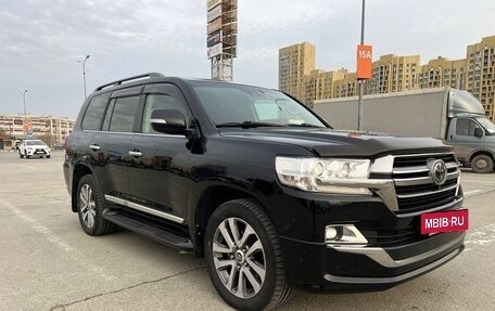 Toyota Land Cruiser 200, 2018 год, 6 200 000 рублей, 3 фотография
