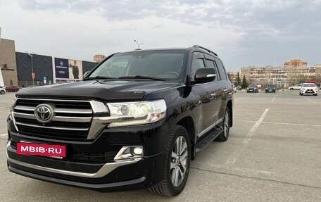 Toyota Land Cruiser 200, 2018 год, 6 200 000 рублей, 2 фотография