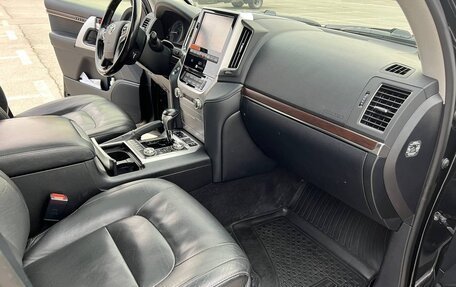 Toyota Land Cruiser 200, 2018 год, 6 200 000 рублей, 10 фотография