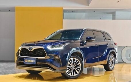 Toyota Highlander, 2022 год, 3 650 000 рублей, 3 фотография