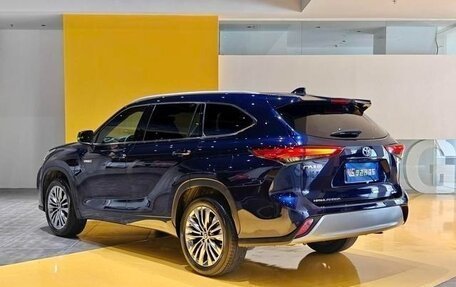 Toyota Highlander, 2022 год, 3 650 000 рублей, 4 фотография