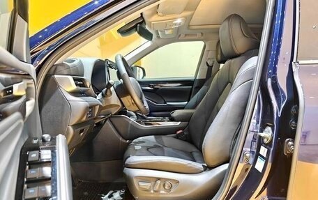 Toyota Highlander, 2022 год, 3 650 000 рублей, 10 фотография