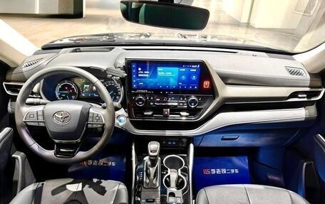 Toyota Highlander, 2022 год, 3 650 000 рублей, 8 фотография