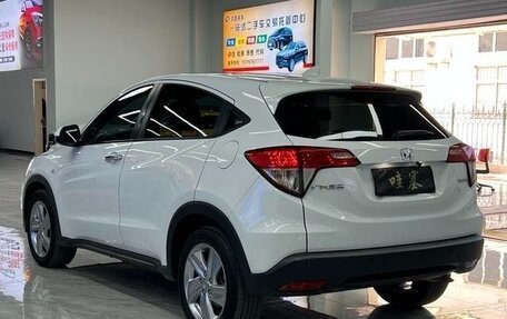 Honda Vezel, 2022 год, 1 200 000 рублей, 4 фотография