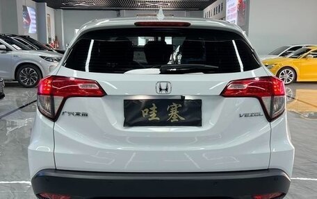 Honda Vezel, 2022 год, 1 200 000 рублей, 6 фотография