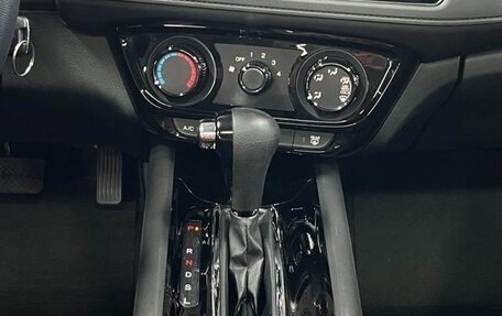 Honda Vezel, 2022 год, 1 200 000 рублей, 10 фотография