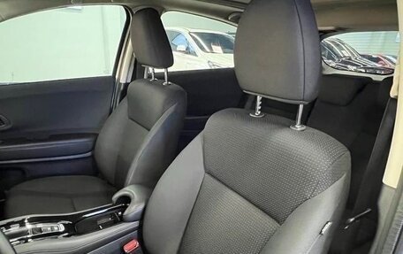 Honda Vezel, 2022 год, 1 200 000 рублей, 13 фотография