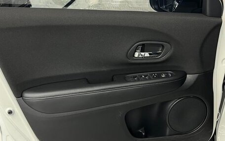 Honda Vezel, 2022 год, 1 200 000 рублей, 12 фотография