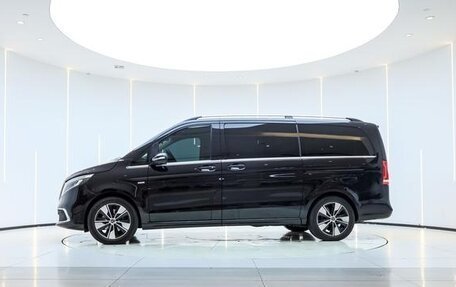 Mercedes-Benz V-Класс, 2022 год, 4 400 000 рублей, 8 фотография