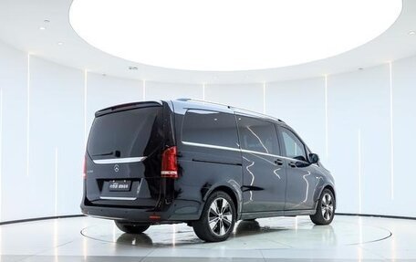 Mercedes-Benz V-Класс, 2022 год, 4 400 000 рублей, 5 фотография