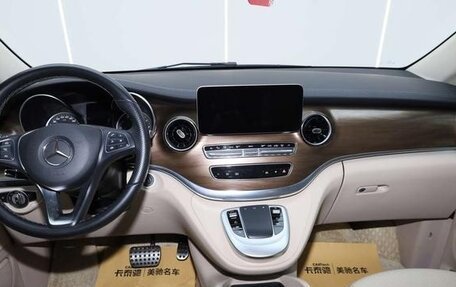 Mercedes-Benz V-Класс, 2022 год, 4 400 000 рублей, 14 фотография