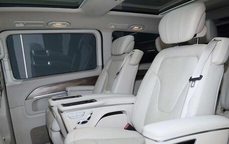 Mercedes-Benz V-Класс, 2022 год, 4 400 000 рублей, 17 фотография