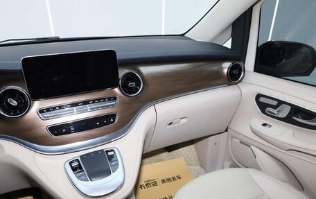 Mercedes-Benz V-Класс, 2022 год, 4 400 000 рублей, 19 фотография