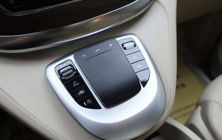 Mercedes-Benz V-Класс, 2022 год, 4 400 000 рублей, 34 фотография
