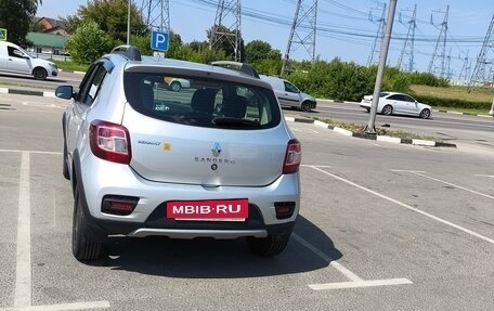 Renault Sandero II рестайлинг, 2019 год, 1 070 000 рублей, 2 фотография