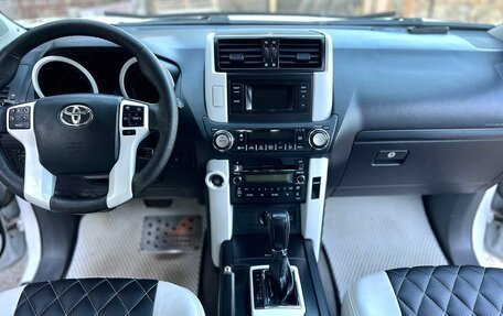 Toyota Land Cruiser Prado 150 рестайлинг 2, 2012 год, 3 000 000 рублей, 9 фотография