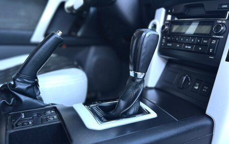 Toyota Land Cruiser Prado 150 рестайлинг 2, 2012 год, 3 000 000 рублей, 11 фотография