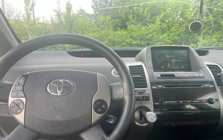 Toyota Prius, 2006 год, 500 000 рублей, 8 фотография
