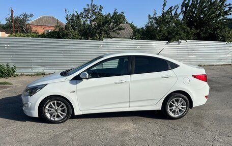 Hyundai Solaris II рестайлинг, 2015 год, 1 000 000 рублей, 2 фотография