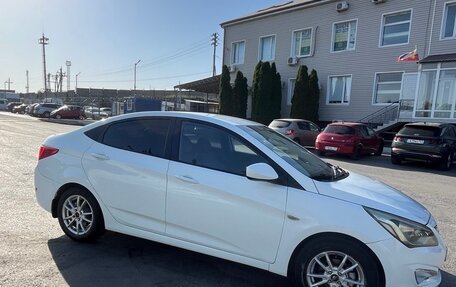 Hyundai Solaris II рестайлинг, 2015 год, 1 000 000 рублей, 3 фотография