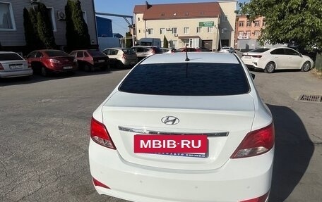 Hyundai Solaris II рестайлинг, 2015 год, 1 000 000 рублей, 5 фотография