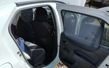 Renault Logan II, 2015 год, 759 000 рублей, 11 фотография