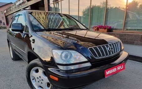 Lexus RX IV рестайлинг, 2001 год, 900 000 рублей, 1 фотография
