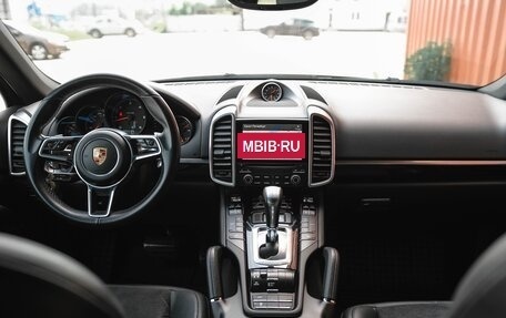 Porsche Cayenne III, 2017 год, 3 999 000 рублей, 10 фотография