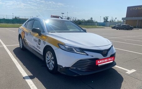 Toyota Camry, 2019 год, 1 800 000 рублей, 3 фотография