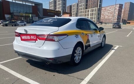 Toyota Camry, 2019 год, 1 800 000 рублей, 5 фотография