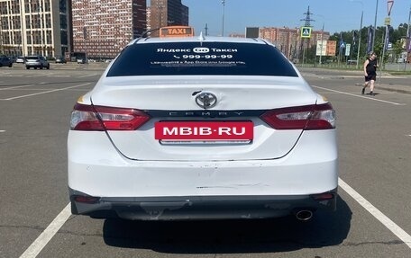 Toyota Camry, 2019 год, 1 800 000 рублей, 6 фотография