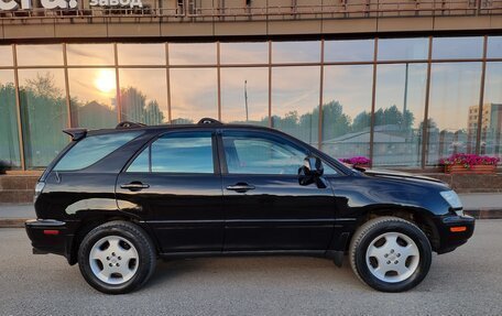 Lexus RX IV рестайлинг, 2001 год, 900 000 рублей, 2 фотография