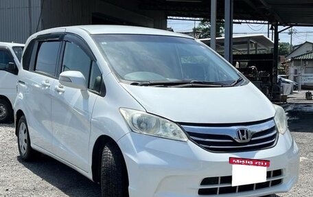 Honda Freed I, 2013 год, 1 100 000 рублей, 2 фотография