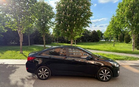 Hyundai Solaris II рестайлинг, 2015 год, 1 050 000 рублей, 4 фотография