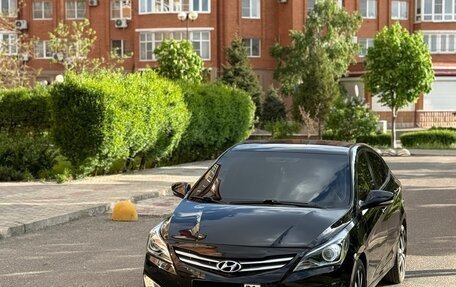 Hyundai Solaris II рестайлинг, 2015 год, 1 050 000 рублей, 2 фотография