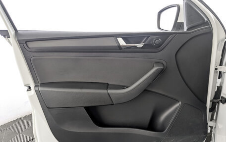 Skoda Rapid I, 2017 год, 1 010 000 рублей, 19 фотография