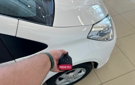 Toyota Vitz, 2017 год, 1 299 000 рублей, 26 фотография