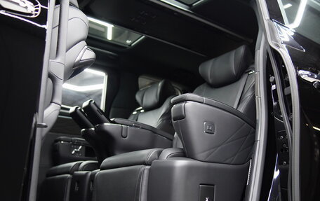 Toyota Alphard, 2025 год, 16 590 000 рублей, 18 фотография