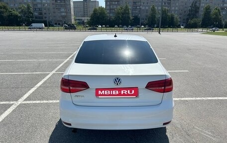 Volkswagen Jetta VI, 2015 год, 1 040 000 рублей, 2 фотография