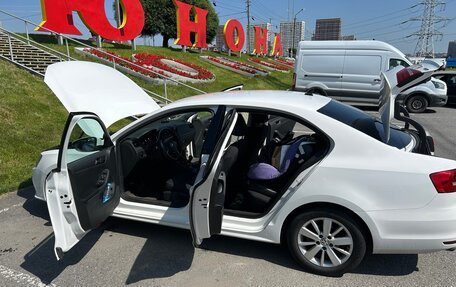 Volkswagen Jetta VI, 2015 год, 1 040 000 рублей, 26 фотография