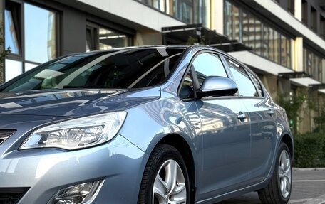 Opel Astra J, 2011 год, 695 000 рублей, 2 фотография