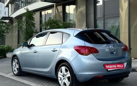 Opel Astra J, 2011 год, 695 000 рублей, 10 фотография