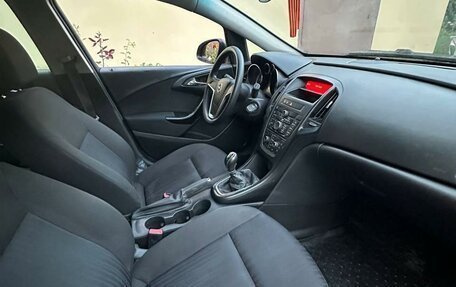 Opel Astra J, 2011 год, 530 000 рублей, 8 фотография