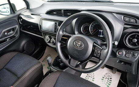 Toyota Vitz, 2018 год, 1 249 000 рублей, 8 фотография