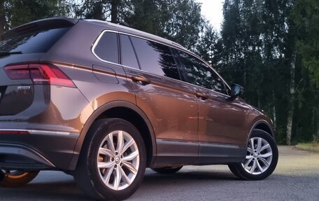 Volkswagen Tiguan II, 2018 год, 2 350 000 рублей, 2 фотография