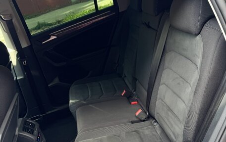 Volkswagen Tiguan II, 2018 год, 2 350 000 рублей, 13 фотография