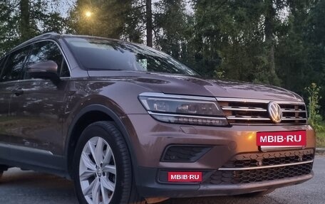 Volkswagen Tiguan II, 2018 год, 2 350 000 рублей, 3 фотография