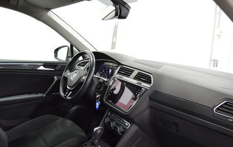 Volkswagen Tiguan II, 2017 год, 2 500 000 рублей, 23 фотография