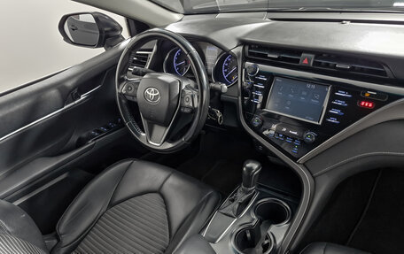 Toyota Camry, 2018 год, 2 533 000 рублей, 14 фотография
